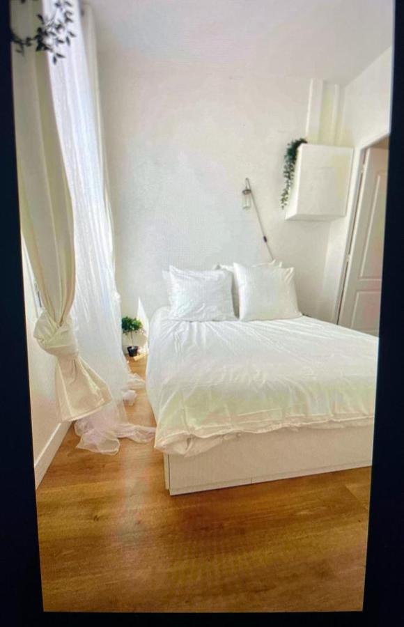 Cute One Bedroom In Le Marais Παρίσι Εξωτερικό φωτογραφία